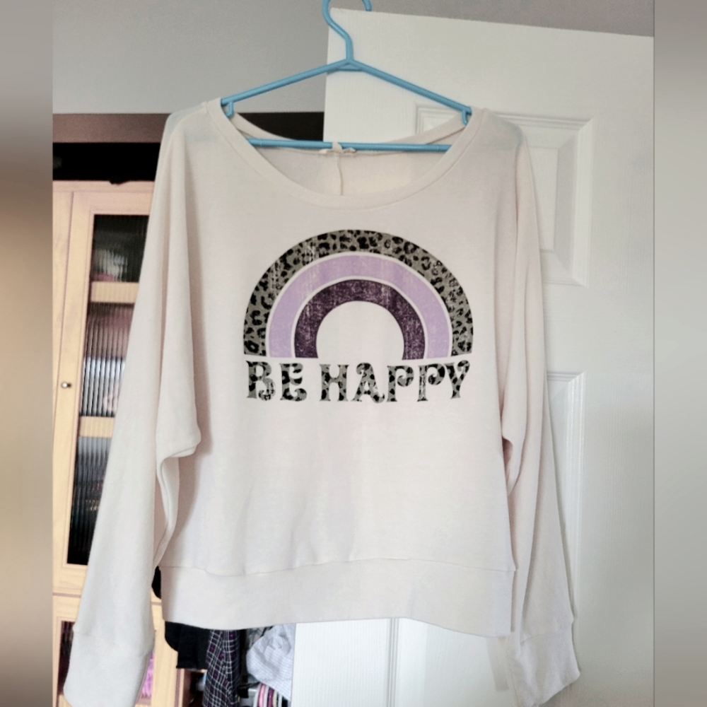 Be Happy light sweater size L